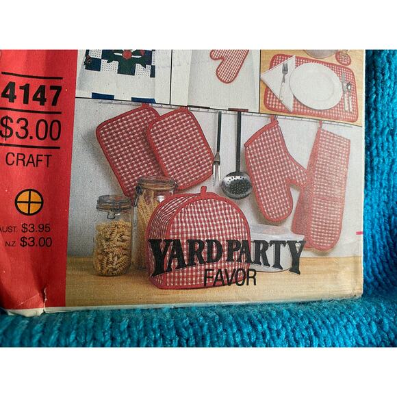 Butterick Sewing pattern 4147 Apron toaster cozy place mat - Picture 3 of 8